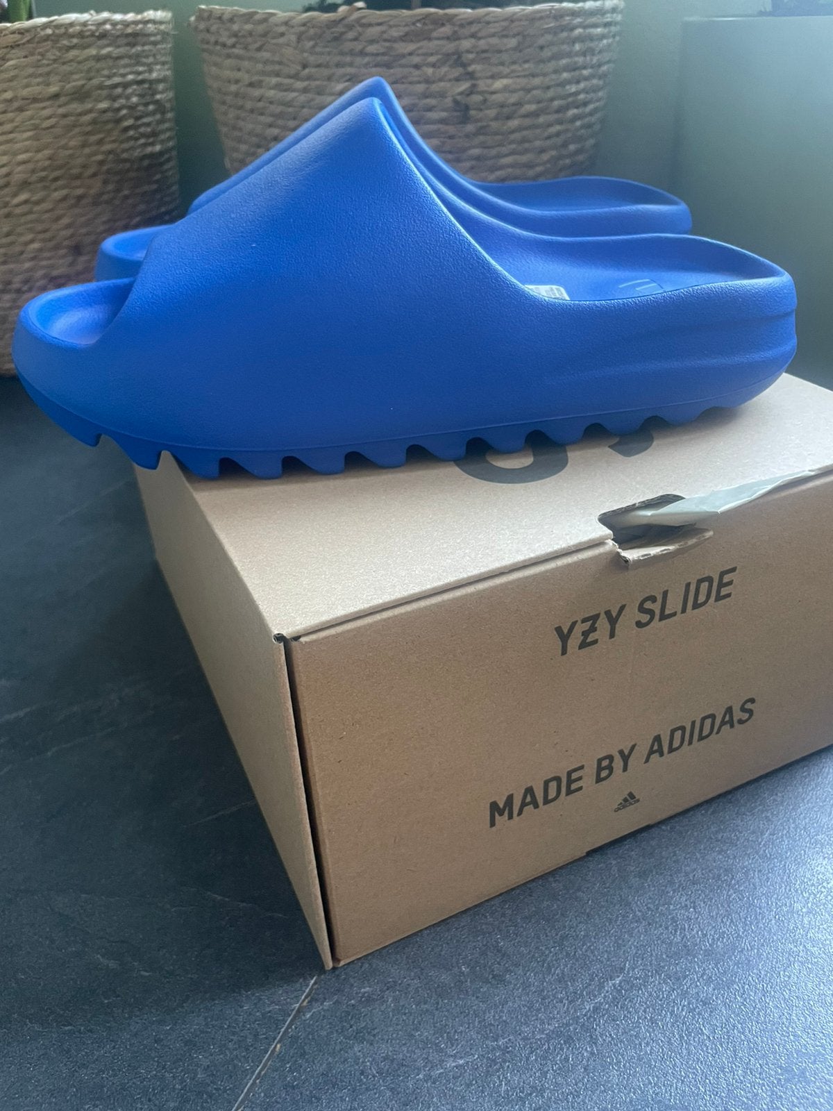 Yeezy Slide Azur! Nieuw! Maat 44,5! OG, Slippers, Blauw, Nieuw, Ophalen of Verzenden
