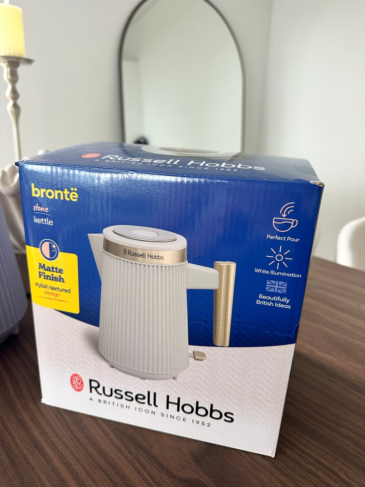 Russell Hobbs Bronte Stone Waterkoker - Nieuw in doos, 1 tot 2 liter, Ophalen of Verzenden, Nieuw
