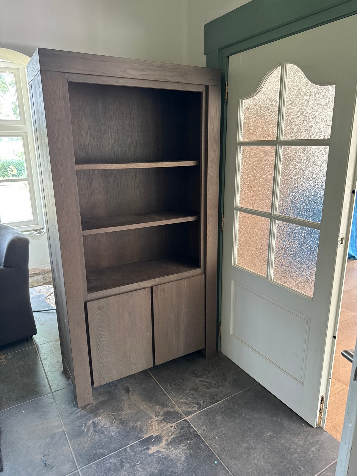 Boekenkast leem/leikleur, 150 tot 200 cm, 25 tot 50 cm, Gebruikt, Met deur(en)