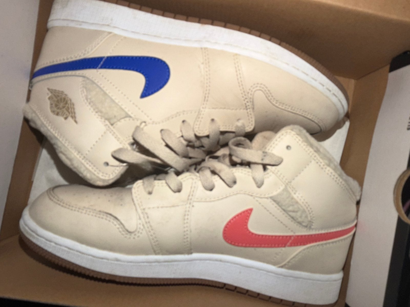 Limited Edition Nike Air Jordan 1 Mid Winterized, Ophalen of Verzenden, Gedragen, Overige kleuren, Sneakers of Gympen