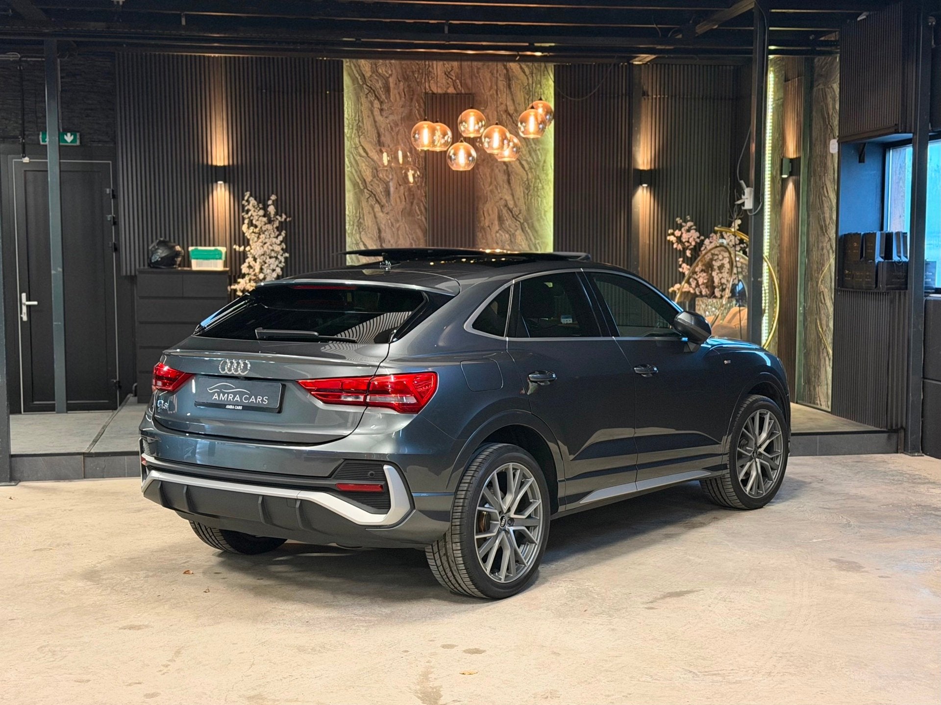 Audi Q3 Sportback 45 TFSI e 3X S-LINE|PANO|BOMVOL!, Gebruikt, 150 pk, Leder en Stof, Plug-in hybride