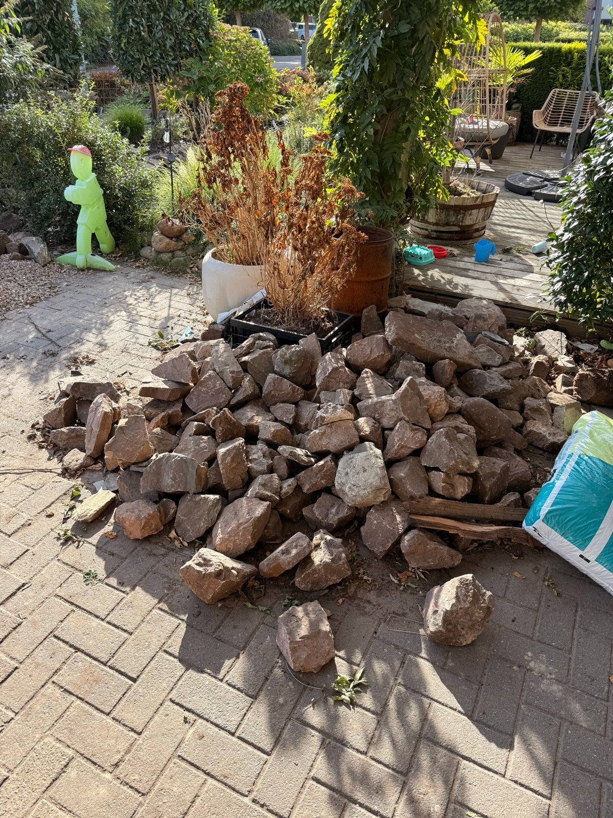 Gratis af te halen: Roodbruine breuksteen (ca. 2 m³), Tuin en Terras, Ophalen, Overige materialen, Gebruikt, Kei