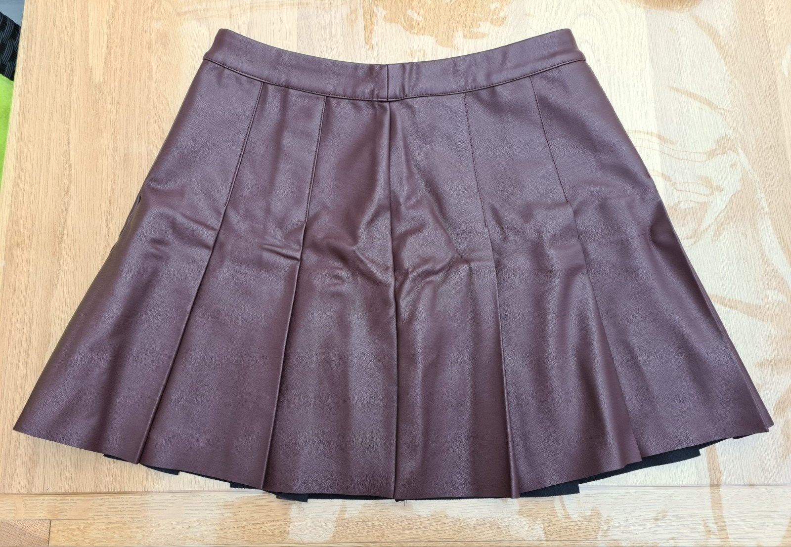 NIEUW Lederlook rok met zachte voering mt M, Nieuw, Boven de knie, Rood, Ophalen