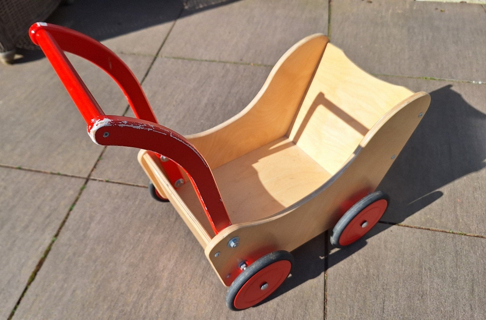 Poppenwagen, Ophalen
