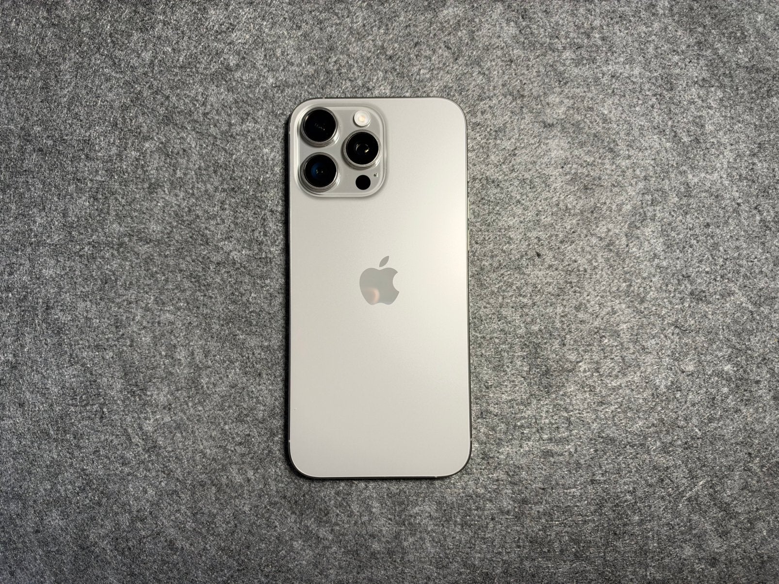 Apple iPhone 16 pro max 256GB Natural Titanium