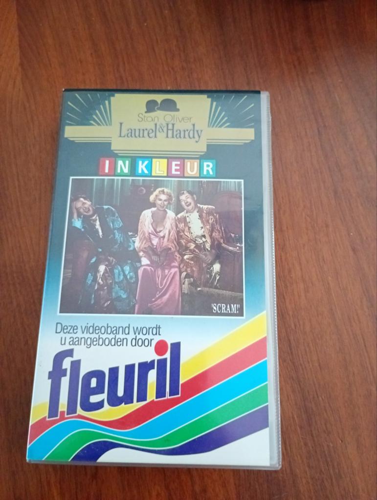 Videoband Laurel & hardy fleuril in kleur, Alle leeftijden, Ophalen of Verzenden, Zo goed als nieuw, Komedie