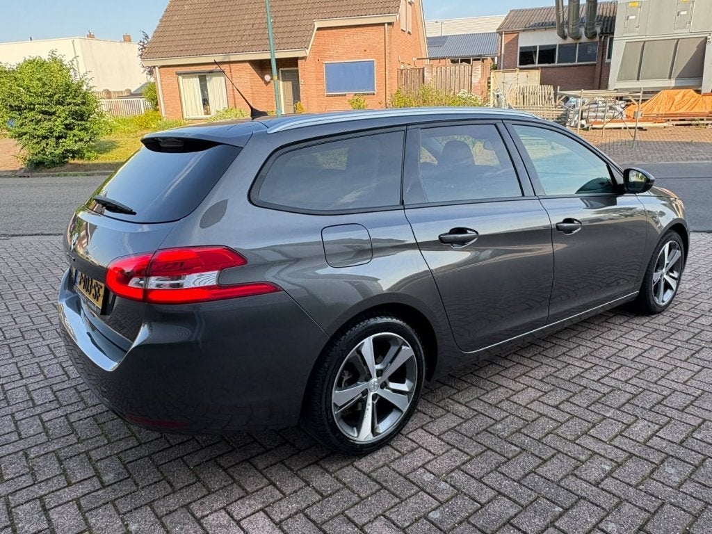 Foto 8 van Peugeot 308 1.2 Allure Distributie V.V. Xenon Sensoren Velge