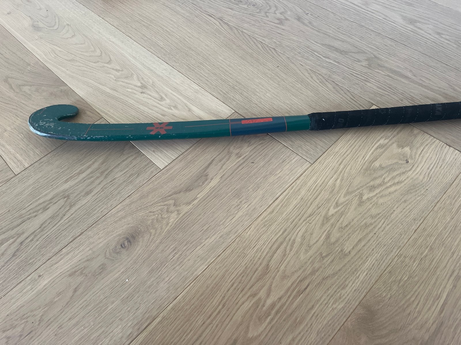 Hockeystick met lichte beschadiging en versleten grip, Sport en Fitness, Hockey, Ophalen, Gebruikt, Stick