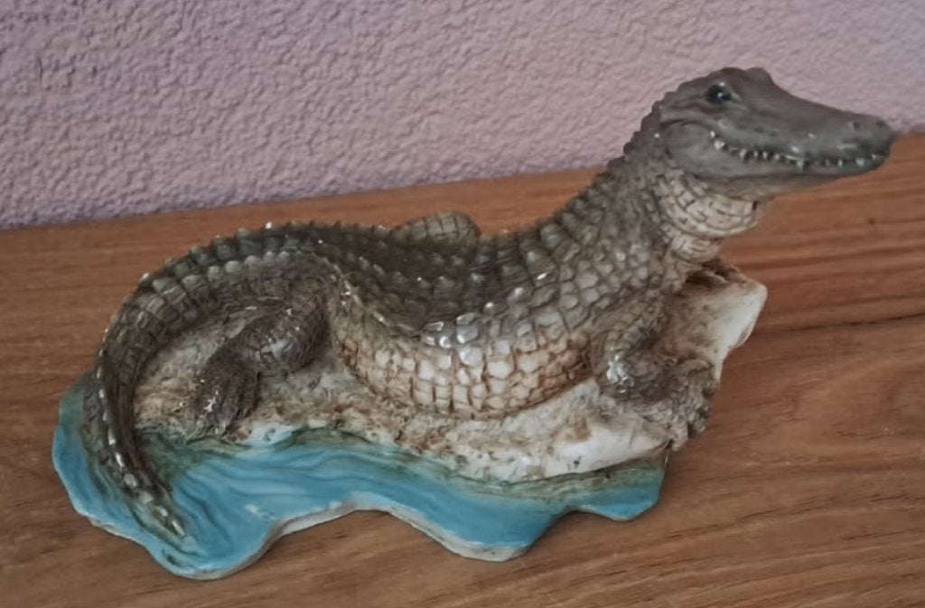 Decoratief beeldje van een krokodil, Overige onderwerpen, Minder dan 20 cm, Ophalen of Verzenden, Steen of Keramiek