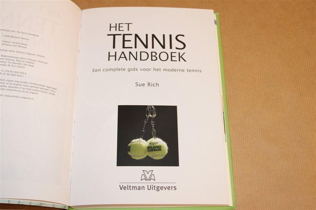 Het Tennishandboek — Een Complete Gids voor Modern Tennis, Ophalen of Verzenden, Zo goed als nieuw, Watersport en Hengelsport