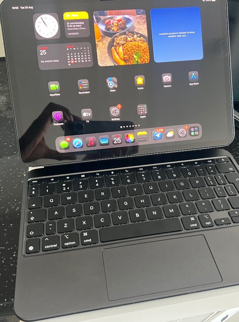 Foto 5 van iPad Pro 11 inch 512GB with Keyboard , Oled 100% batt