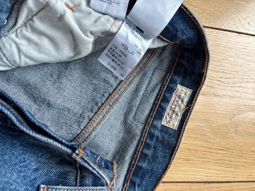 Levi's Premium Jeans W25 L30 - Zo goed als nieuw, Ophalen of Verzenden, Gedragen, Blauw, W27 (confectie 34) of kleiner