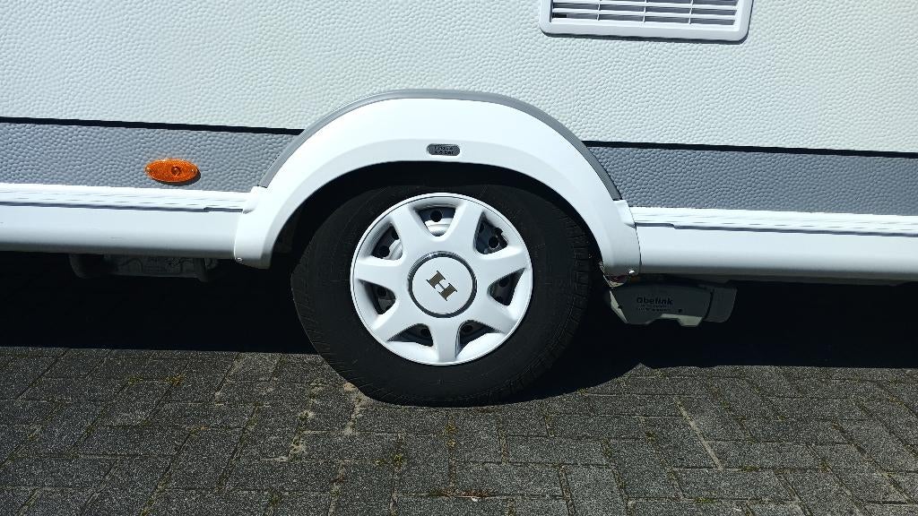 wieldoppen 2 stuks voor de Hobby caravan, Ophalen of Verzenden, Zo goed als nieuw