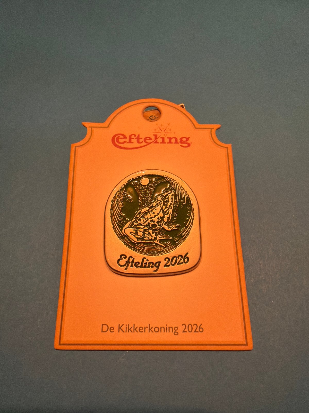 Efteling Pin - De Kikkerkoning 2026, Ophalen of Verzenden, Nieuw, Button of Speldje
