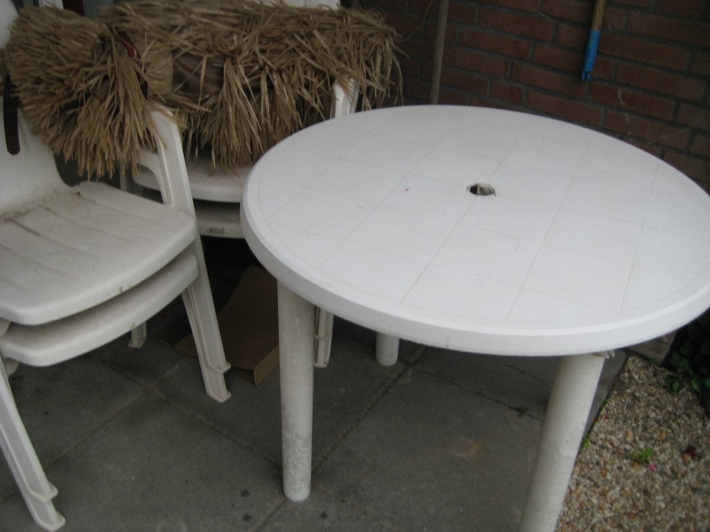 ronde tuintafel 4 stoelen wel schoonmaken Gratis ophalen, Ophalen, Gebruikt, Rond, Kunststof