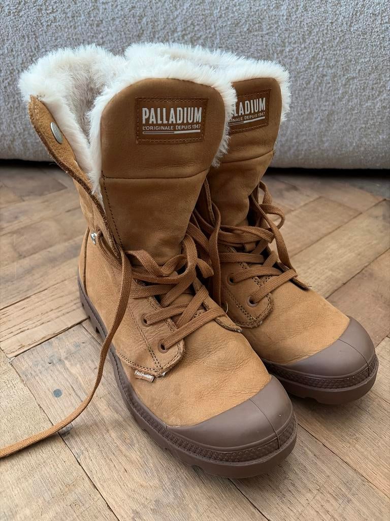 Palladium laarzen met bont mt 41, Bruin, Verzenden, Lage of Enkellaarzen, Zo goed als nieuw