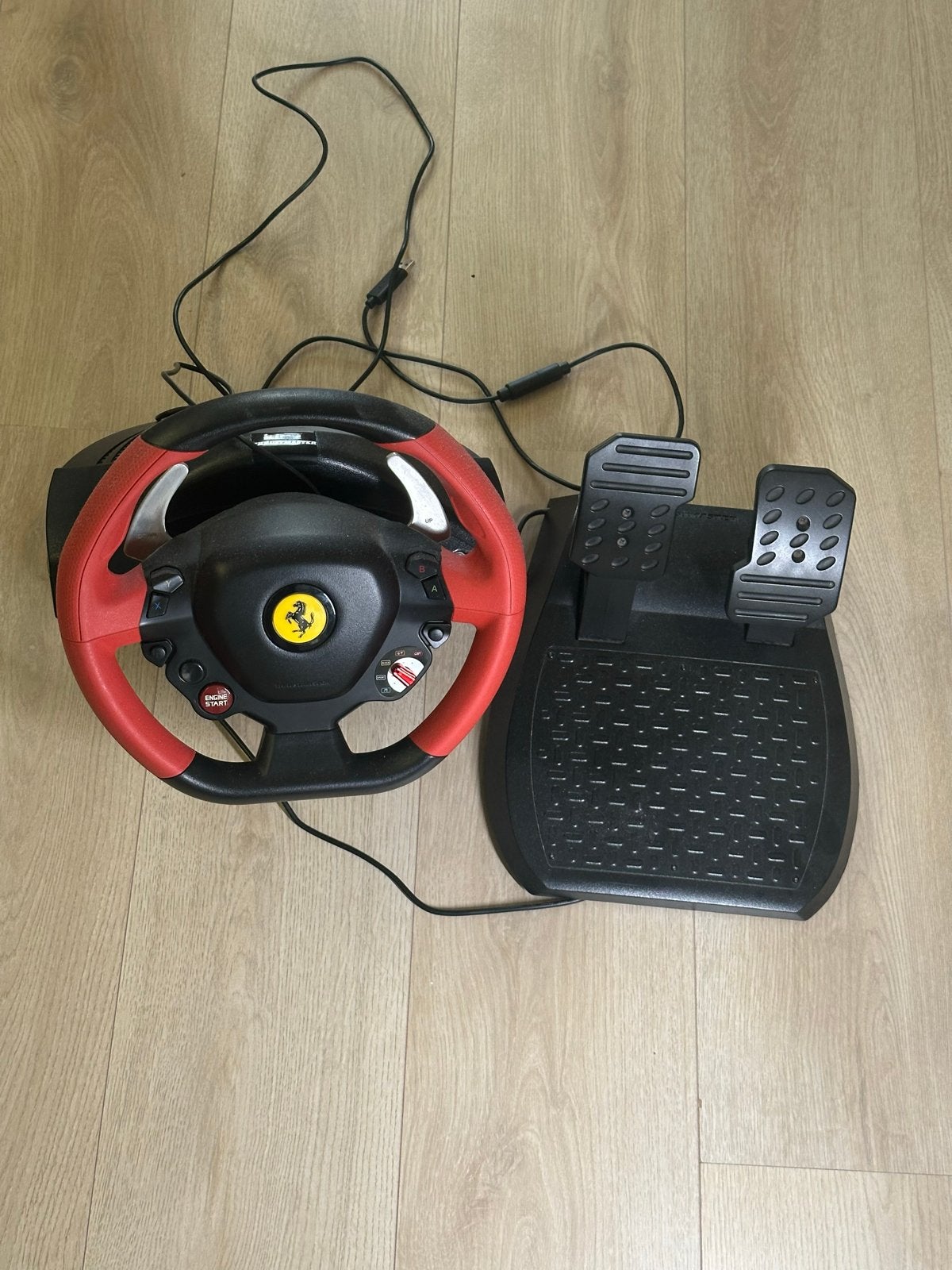 Thrustmaster Ferrari 458 Spider Stuur voor Xbox - TOP STAAT, Spelcomputers en Games, Spelcomputers | Xbox | Accessoires, Ophalen