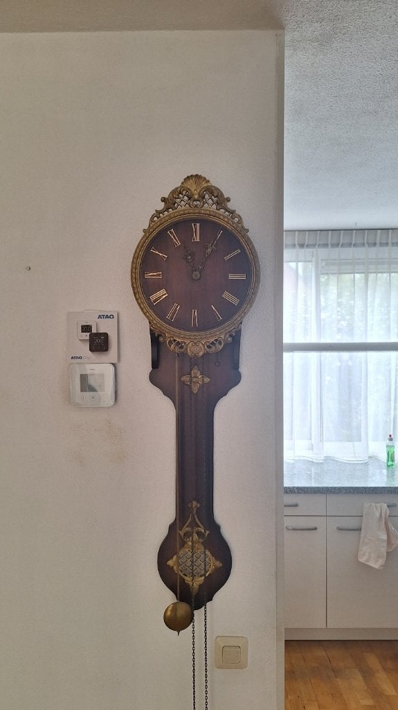 Klassieke mechanische hangklok met slinger (jaren '70/'80), Antiek en Kunst, Ophalen of Verzenden