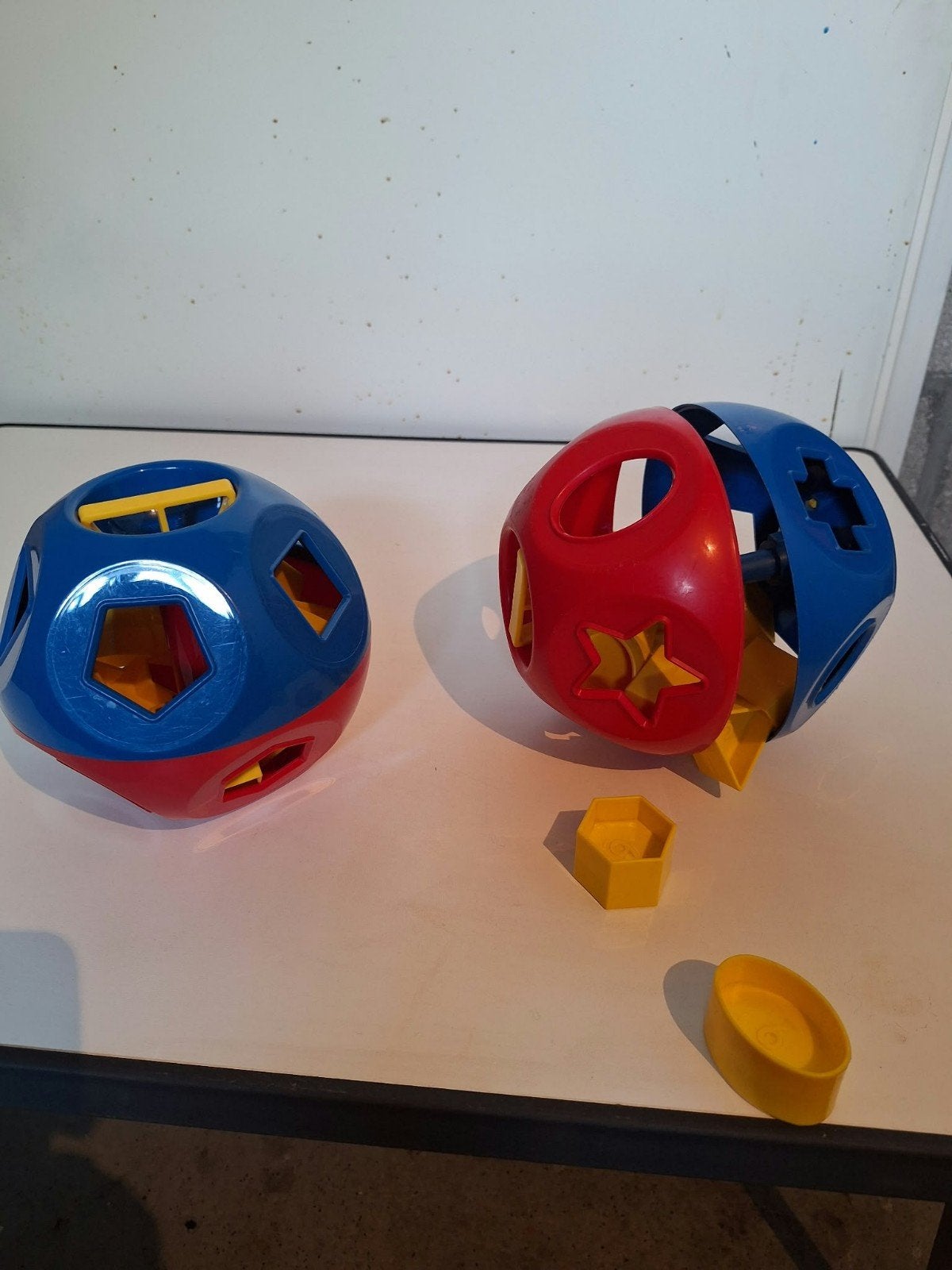 tuperware speel ballen - 2 stuks, Kinderen en Baby's, Speelgoed | Babyspeelgoed, Ophalen, Gebruikt, Overige typen
