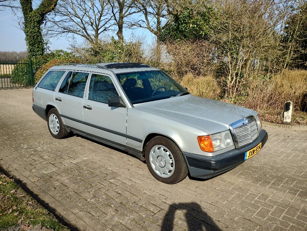 Daimler-benz 300TE 1987 Grijs APK tot 03-2028, Auto's, Overige Auto's, Dealer onderhouden, Zwart, 179 pk, Handgeschakeld