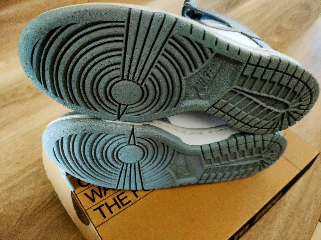 Nike Dunk High - Grijs/Wit - Maat 35.5, Jongen of Meisje, Schoenen, Ophalen of Verzenden, Zo goed als nieuw