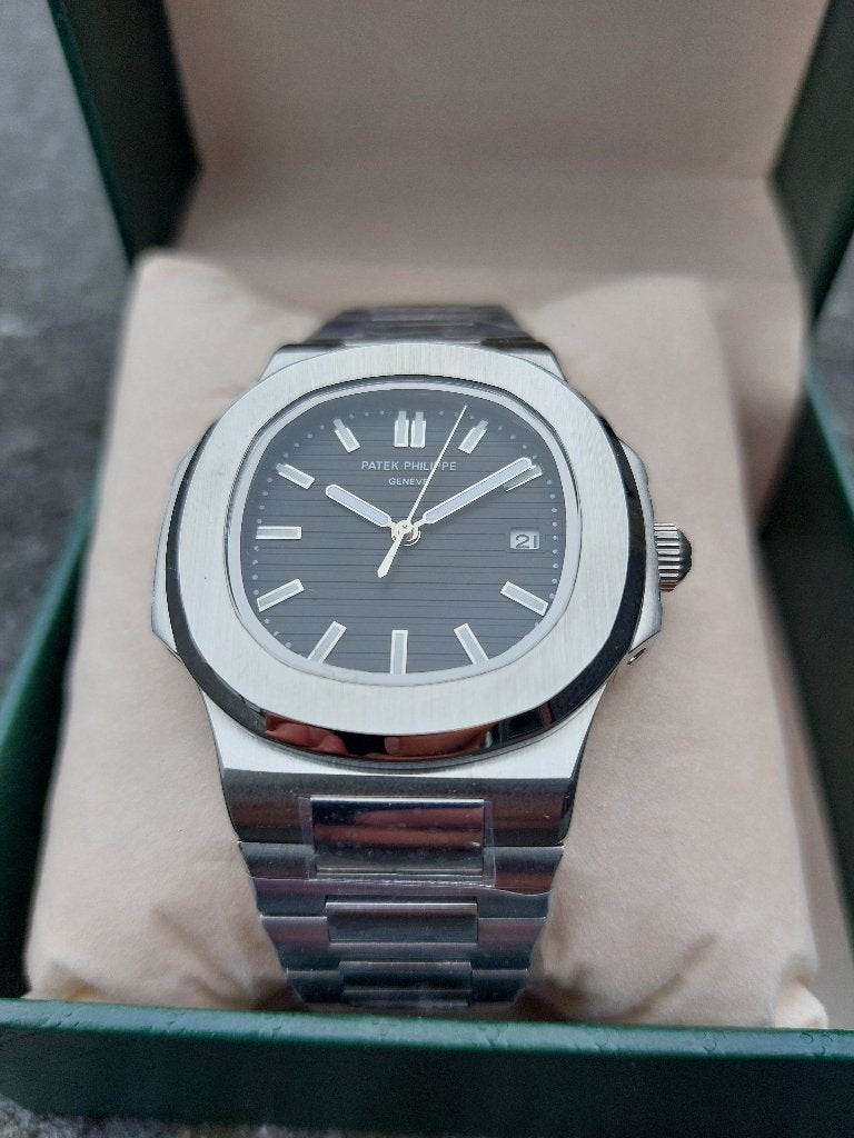Patek Philip nautilus horloge met zwart wijzerplaat, Ophalen of Verzenden, Nieuw, Leer, Overige merken
