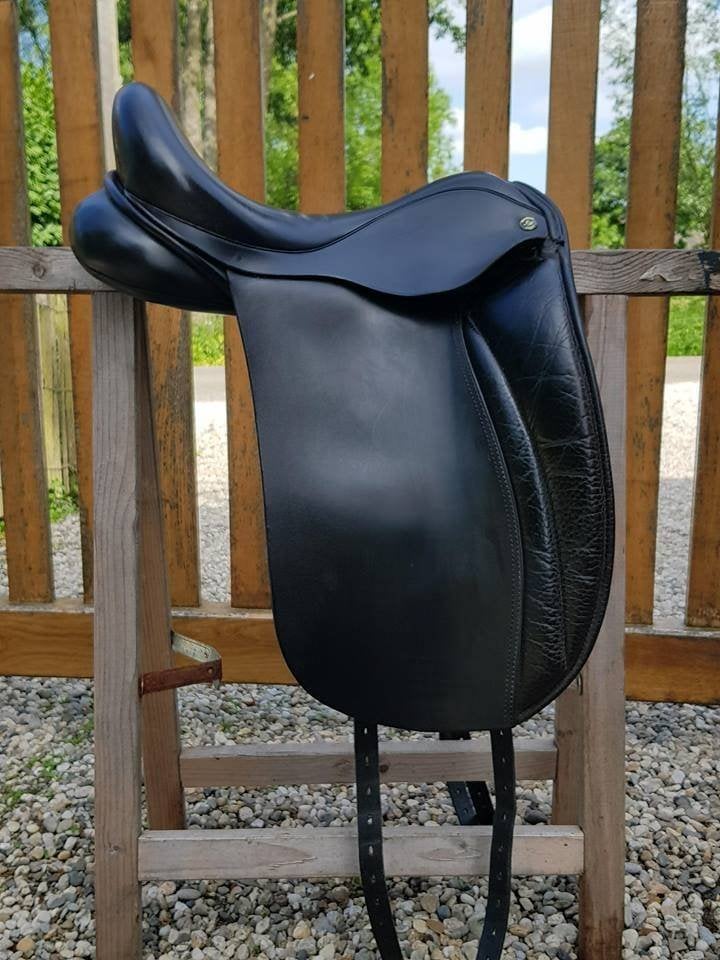 dressuurzadel Hulsebos WB4 18 inch, Dieren en Toebehoren, Hulsebos, Gebruikt, Dressuur, XL (18 inch of meer)
