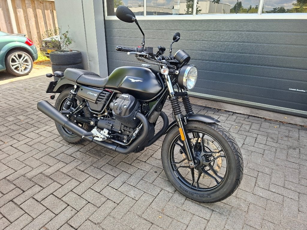 Moto Guzzi V7III Stone 5.986 km, Traction Control, 2 cilinders, 744 cc, Nieuw