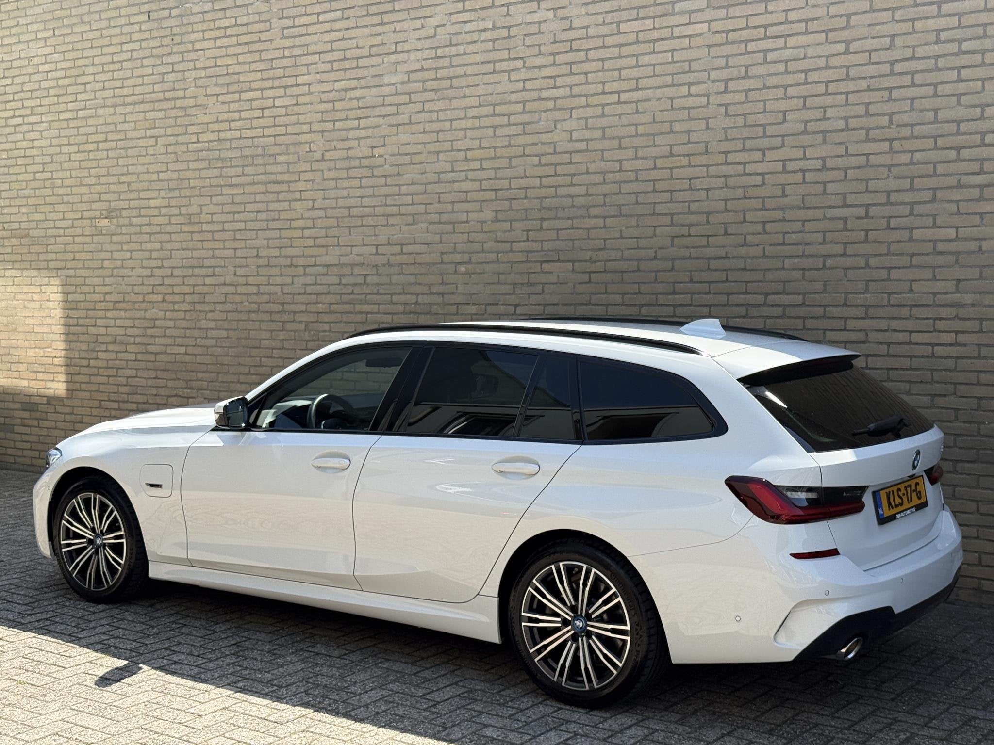 BMW 3-serie Touring 320e M-pakket | 360 camera | Laser-LED |, Auto's, BMW, 1998 cc, Gebruikt, Euro 6, 4 cilinders