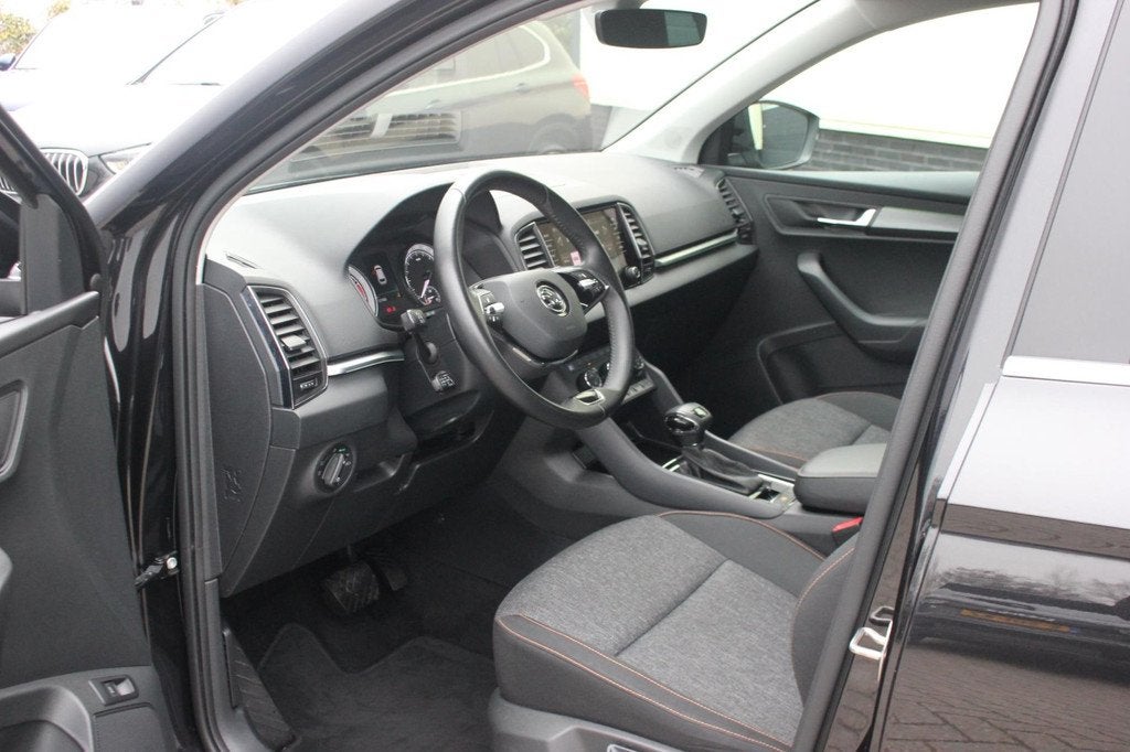 Skoda Karoq 1.5 TSI ACT Style | ACC | Carplay |, Stof, 4 cilinders, 150 pk, Zwart