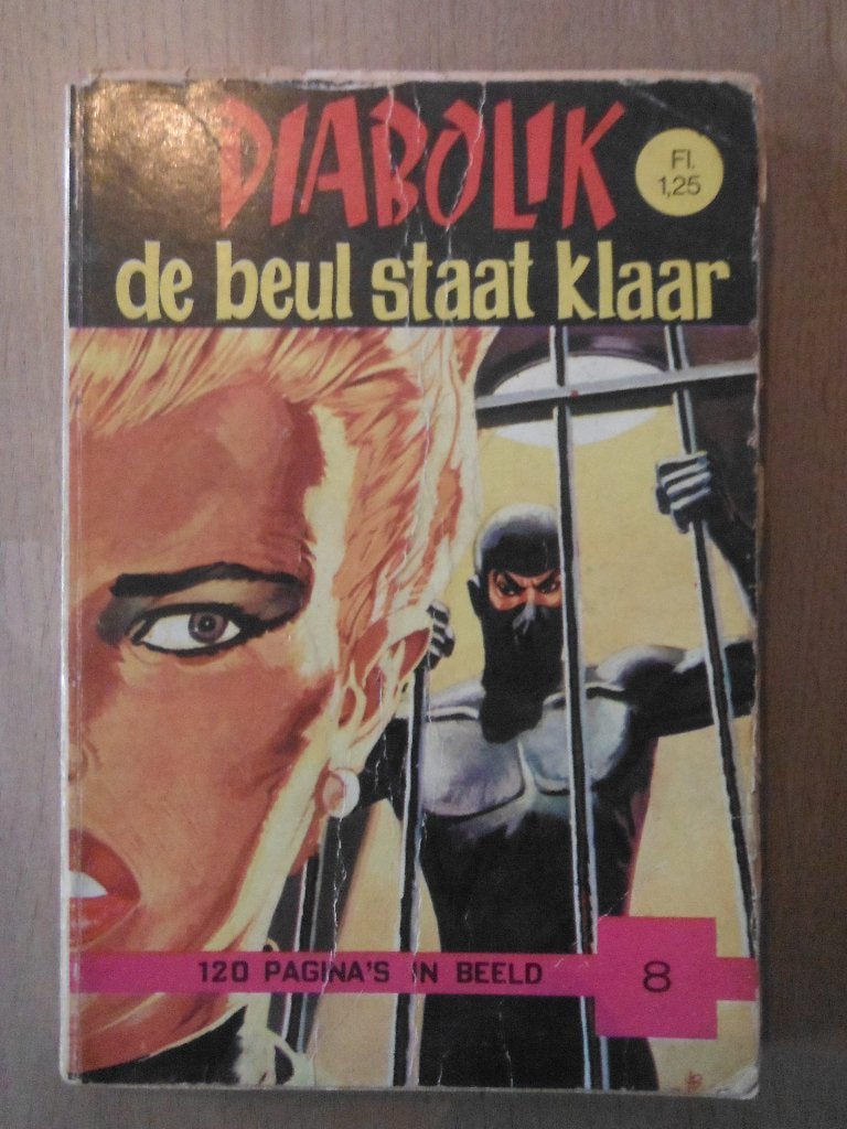 Diabolik. Superstrip 8 X, Eén stripboek, Ophalen of Verzenden, Gelezen