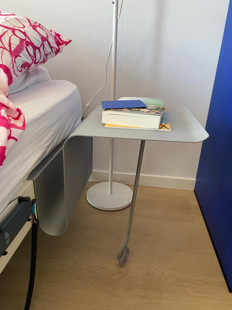 Bedtafel voor Auping Next - Handig en Stijlvol, Ophalen, Gebruikt, Metaal of Aluminium, 55 tot 75 cm