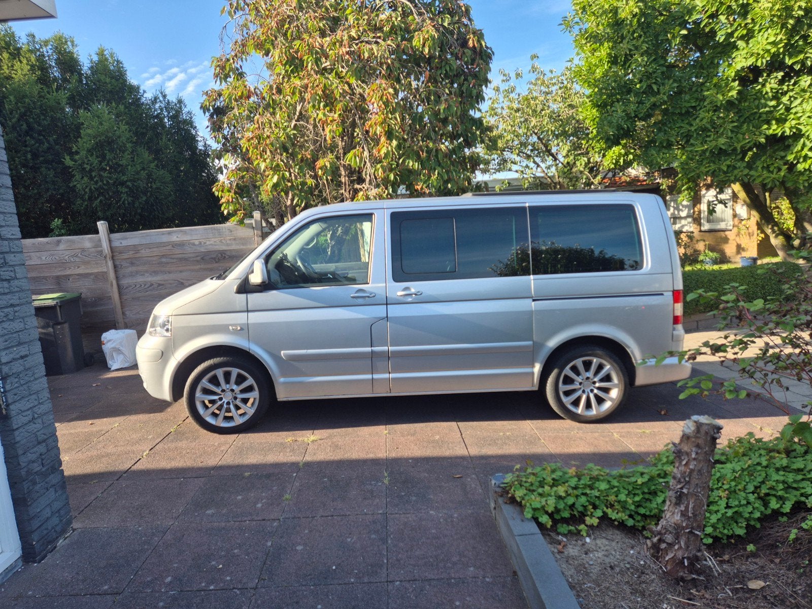 multivan camper, Auto's, Volkswagen, Origineel Nederlands, Diesel, Zilver of Grijs, 750 kg