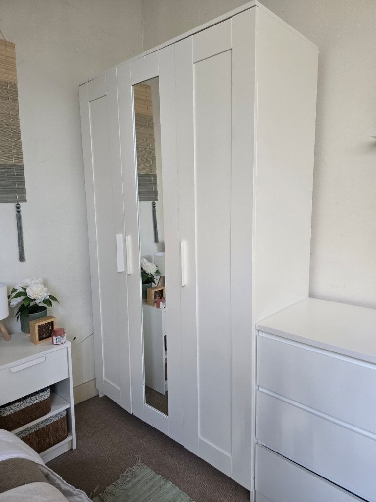 IKEA BRIMNES Kledingkast / Wardrobe with Mirror – Like New, Ophalen, 100 tot 150 cm, Zo goed als nieuw, 150 tot 200 cm