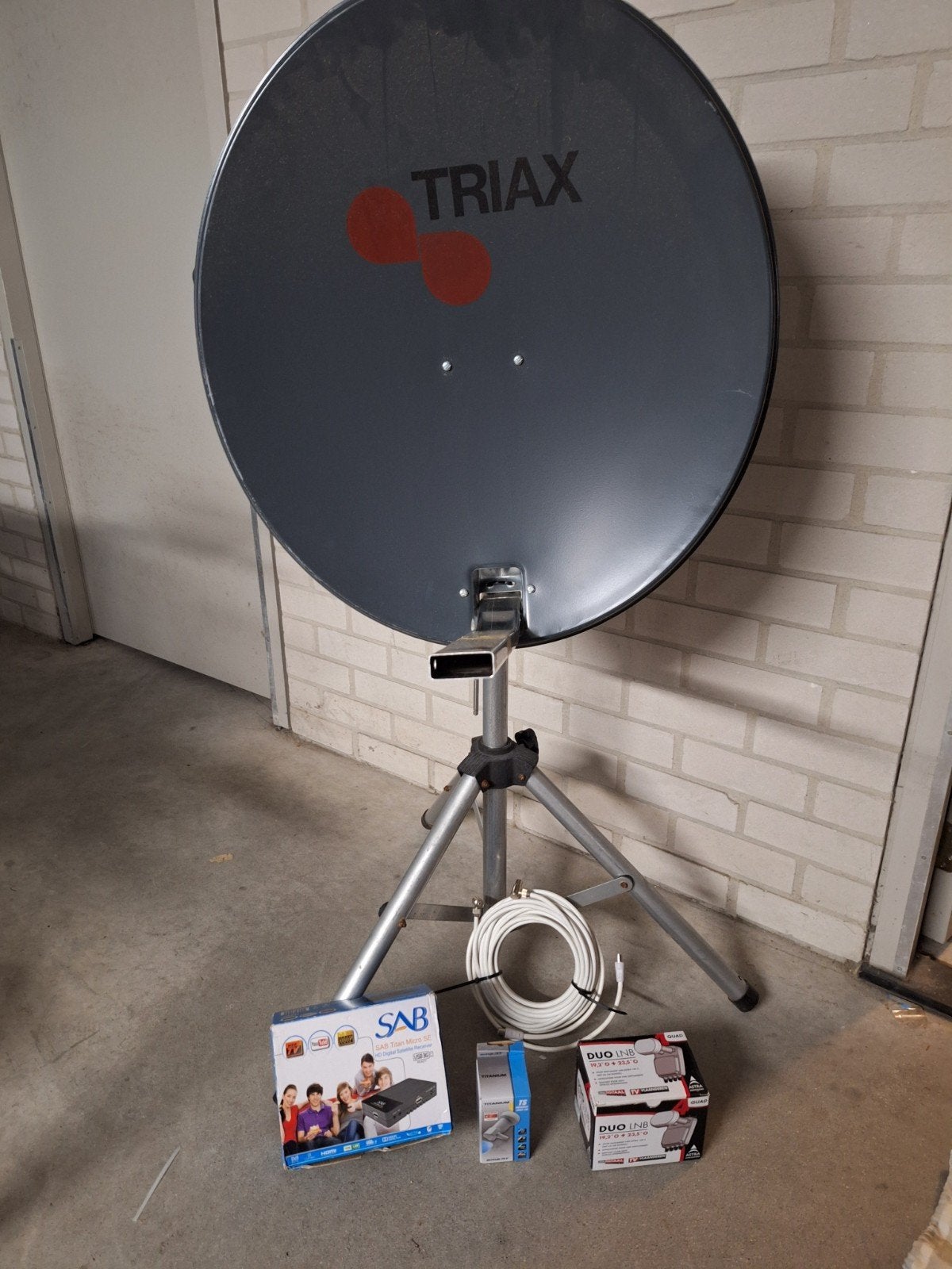 Tv ontvangschotel compleet (zie foto), Ophalen of Verzenden, Zo goed als nieuw