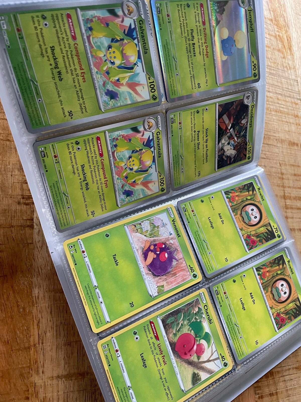Grote verzameling Pokémon kaarten in map, Verzenden, Zo goed als nieuw, Meerdere kaarten, Foil