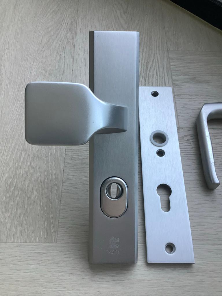 Buva 3400 Krukset - Veiligheidsbeslag voor deuren, Ophalen of Verzenden, Zo goed als nieuw, Rvs, Klink of Kruk