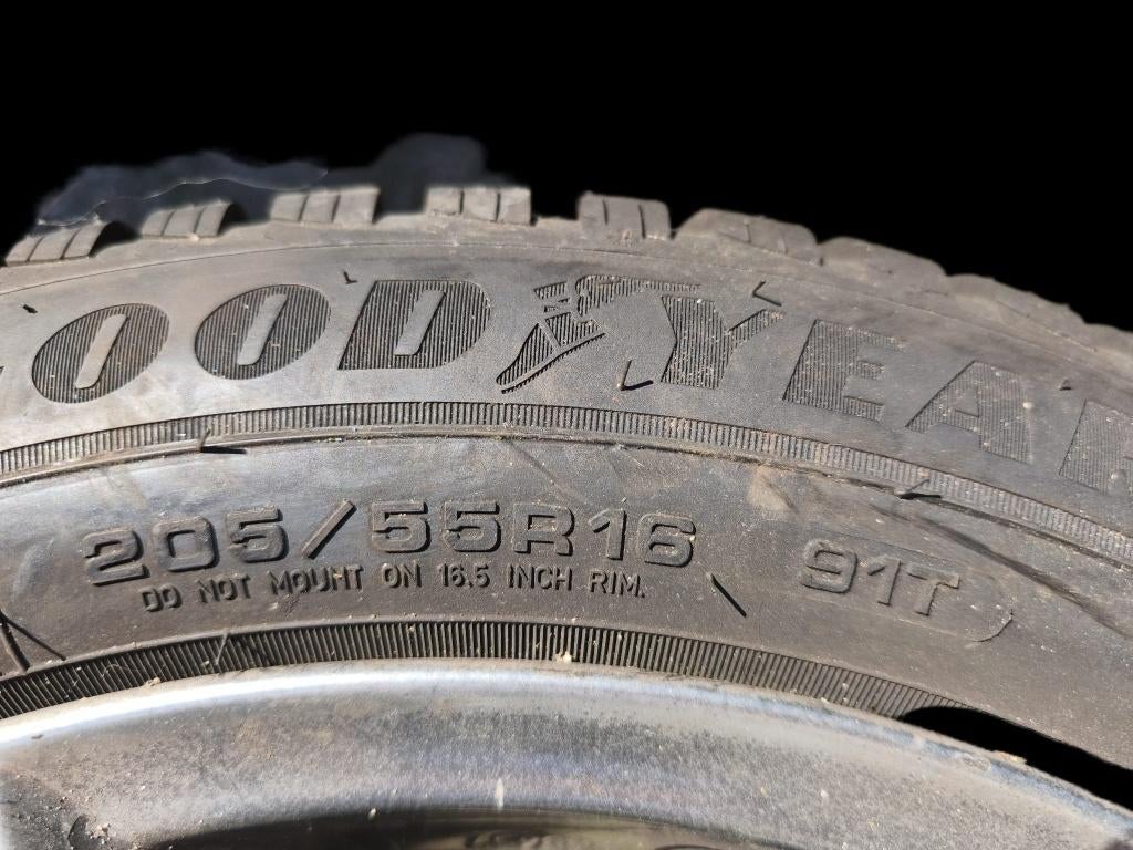 Goodyear UltraGrip 205/55R16 – Toyota Corolla, Ophalen, Gebruikt