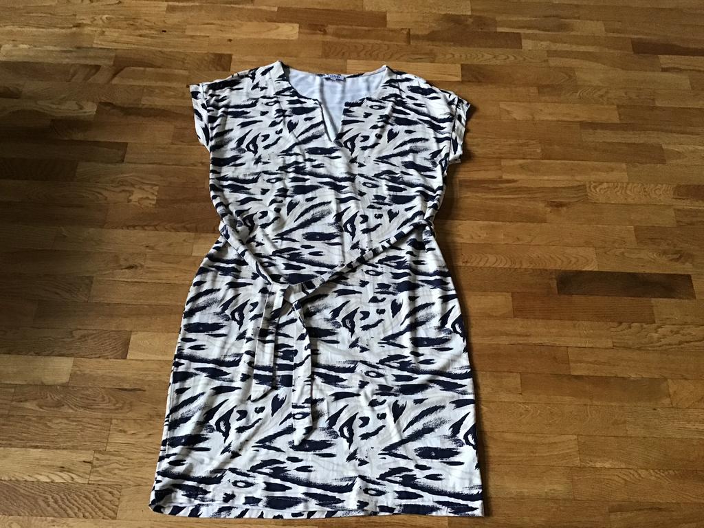 Zomer jurk maat M van ZOZO izgst, Kleding | Dames, Ophalen of Verzenden, Zo goed als nieuw, Maat 38/40 (M), Onder de knie