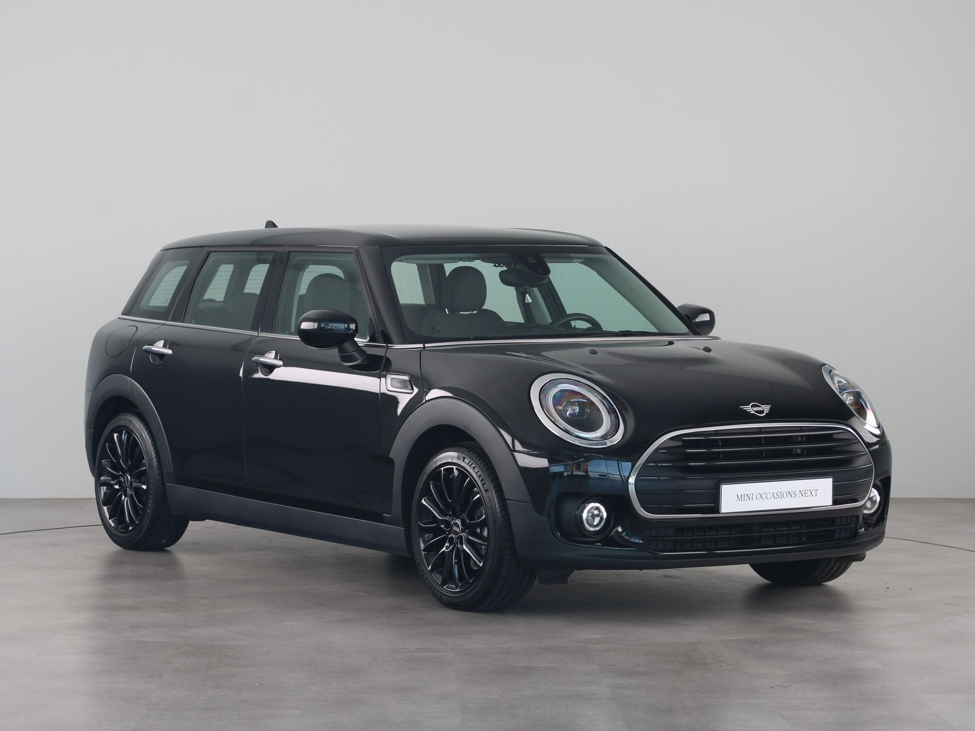 MINI Clubman One Business Edition Aut. (bj 2021, automaat), Auto's, Dealer onderhouden, Gebruikt, Leder en Stof, Zwart
