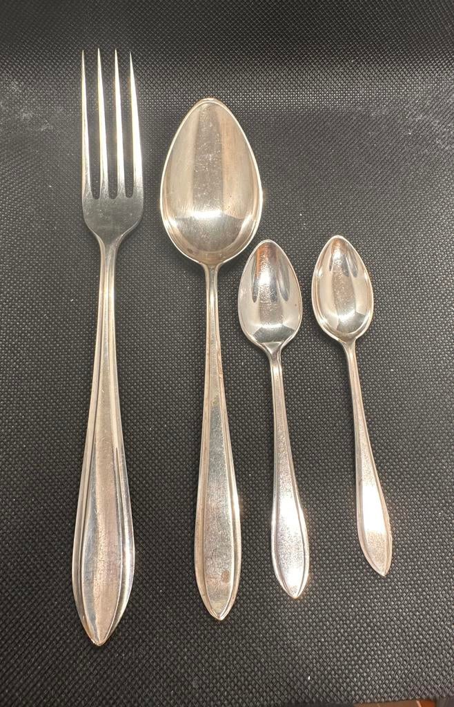 Te koop gevraagd tafelvork, dessertlepel, 2 koffielepeltjes, Antiek en Kunst, Antiek | Bestek, Ophalen of Verzenden