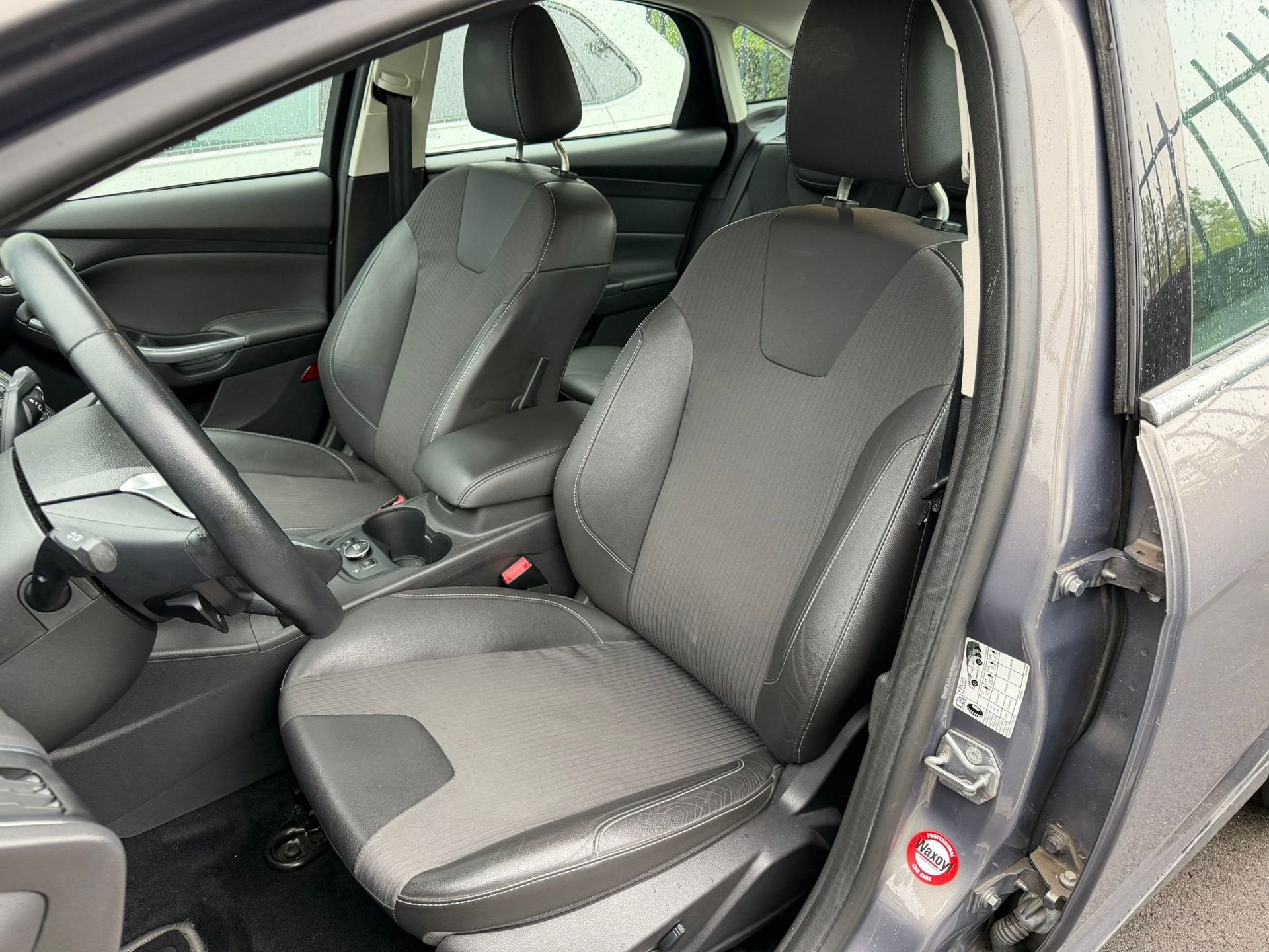 Ford Focus Sedan 1.6 TI-VCT First Edition | Cruise | Clima |, 125 pk, Gebruikt, 4 cilinders, Bruin