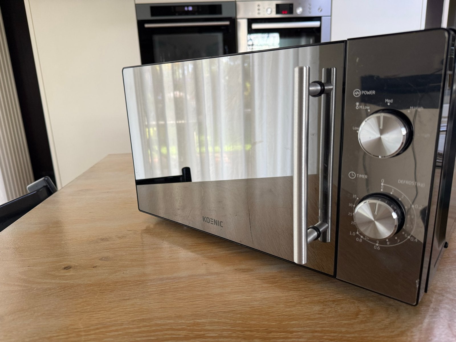 Koenic KMW 1221 B Magnetron - Zo goed als nieuw, Minder dan 45 cm, Ophalen of Verzenden, Draaiplateau, Vrijstaand