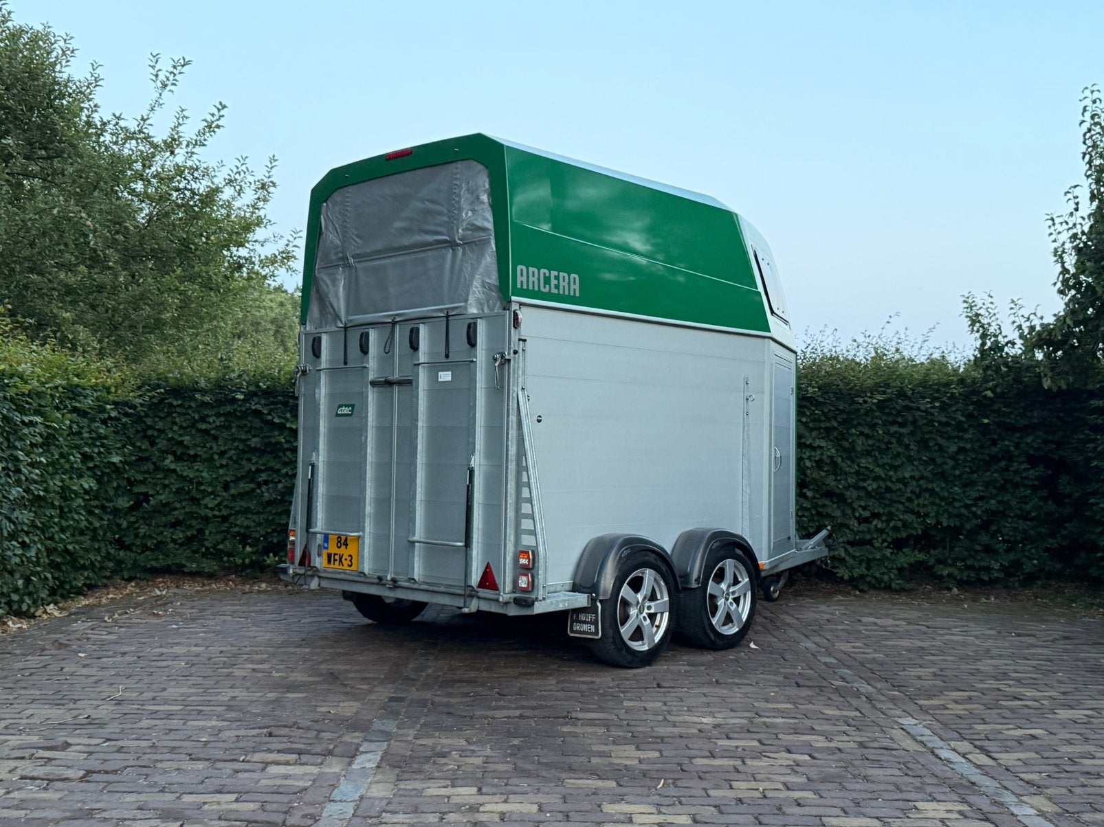 Mooie 2 paards atec vol aluminium, zadelkamer, klep deur, Ophalen, Aluminium, Zo goed als nieuw, 2-paards trailer