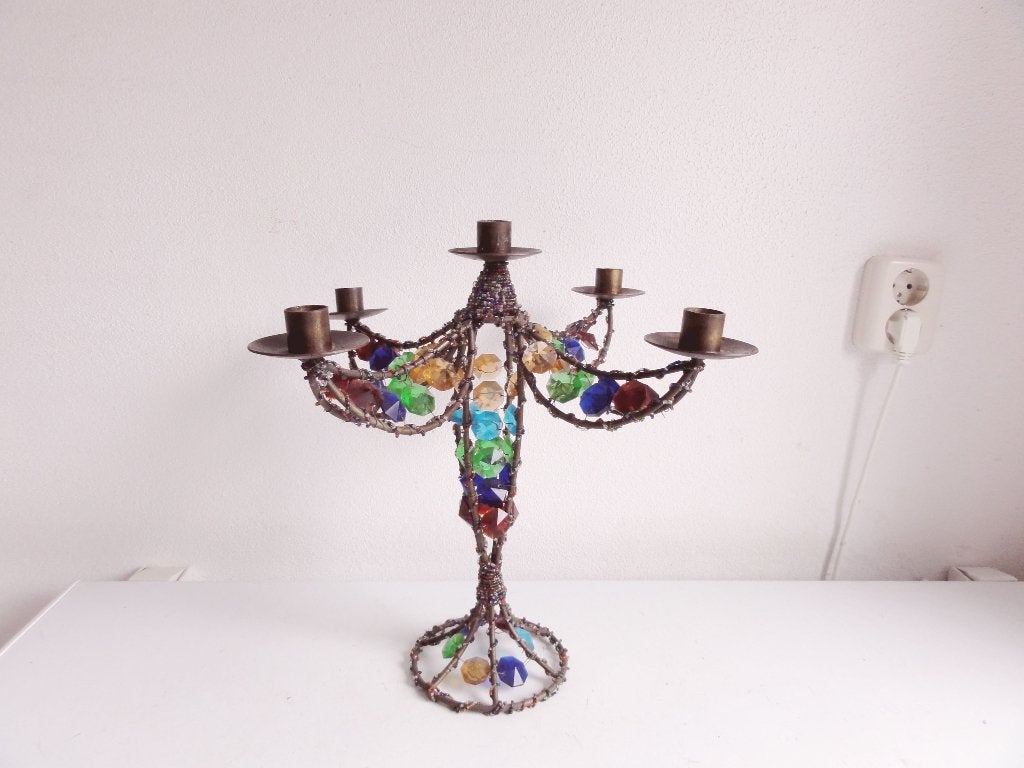 Kandelaar met kleurige kralen en steentjes, fleurig geheel, Ophalen of Verzenden, Koper of Brons