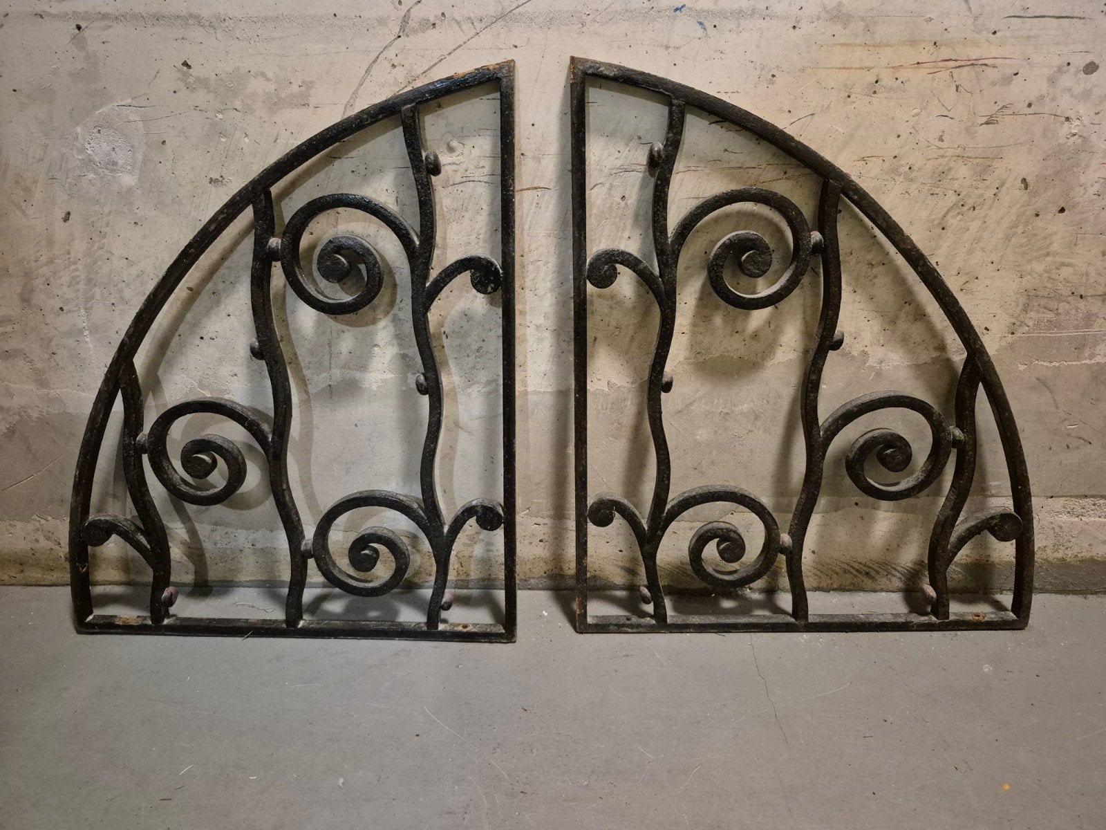 2 oude smeedijzeren sierhekken, Antiek en Kunst, Ophalen