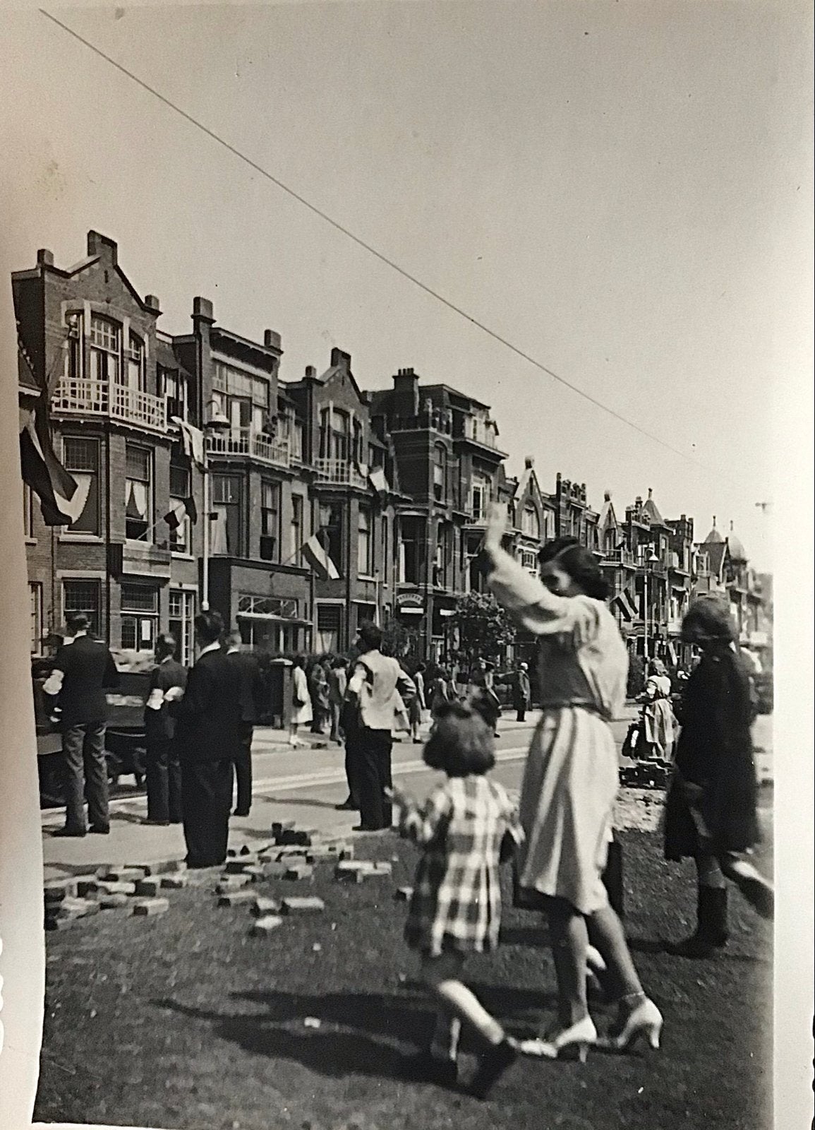 Intocht Canadezen Den Haag Mei 1945 - Originele Foto's, Ophalen of Verzenden, Overige soorten, Nederland, Foto of Poster