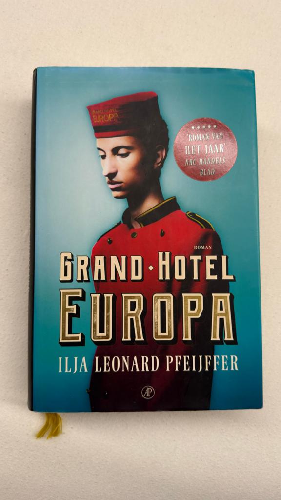 Grand Hotel Europa - Ilja Leonard Pfeijffer (Roman), Boeken, Romans, Ophalen of Verzenden, Zo goed als nieuw, Nederland