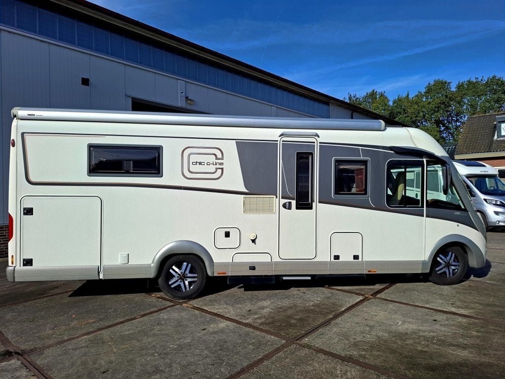 Carthago Chic C-Line I 53 QBSL Zeer compleet | Automaat, Caravans en Kamperen, Chemisch toilet, Ringverwarming, Fiat, 7 tot 8 meter