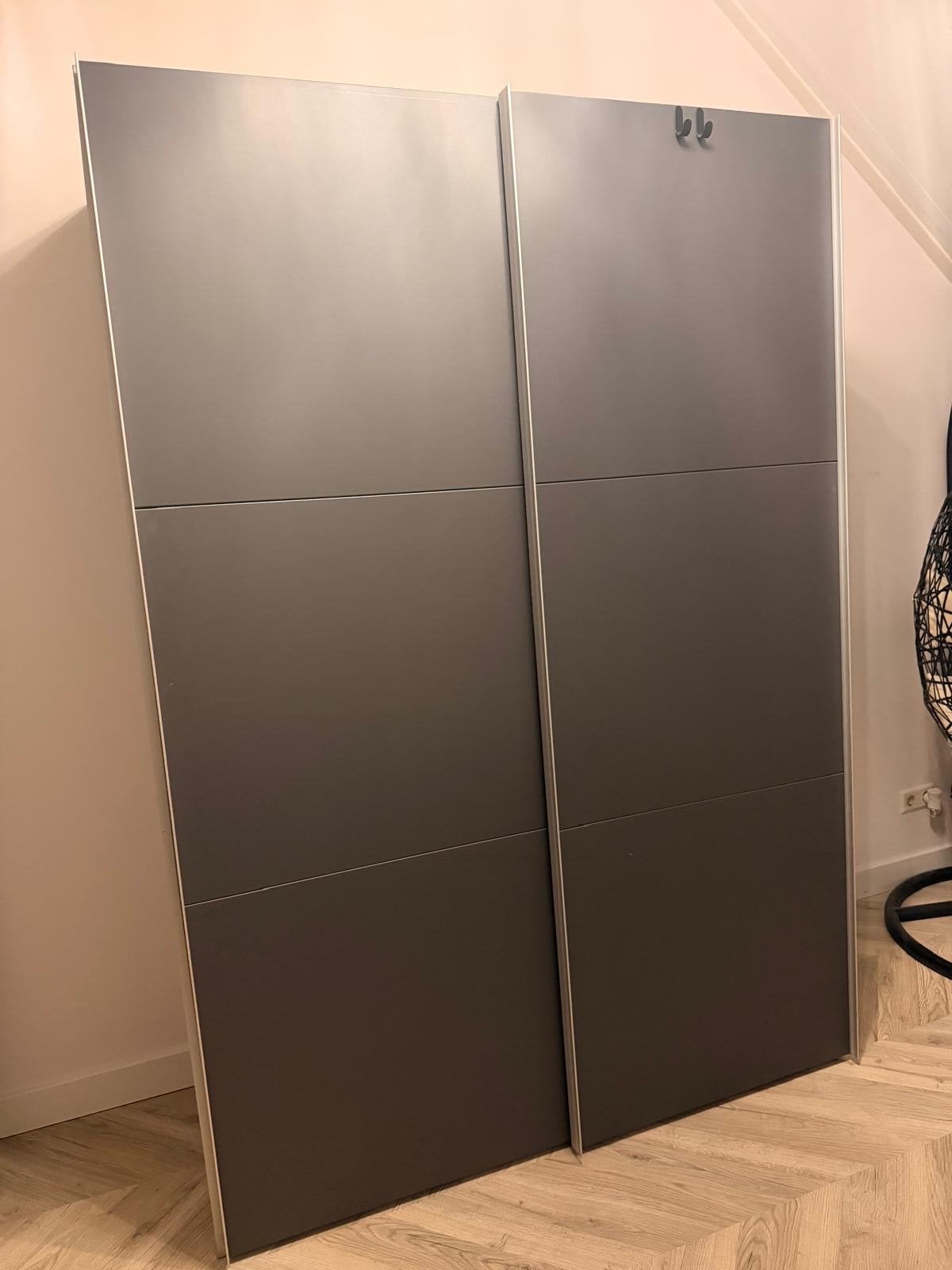 IKEA Kledingkast met Schuifdeuren en Indeling, Huis en Inrichting, Overige materialen, Gebruikt, 100 tot 150 cm, 200 cm of meer